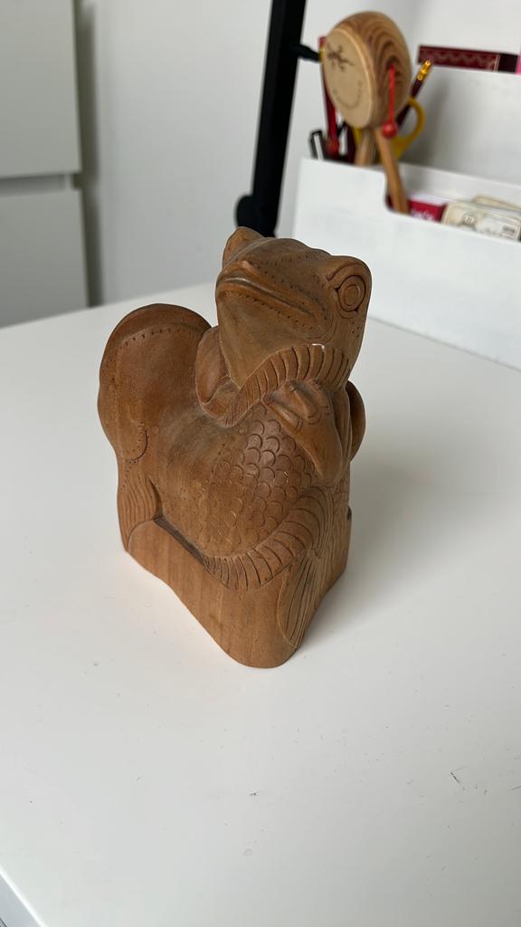 Houtsnijwerk, kikker met vis, Indonesië, Ophalen of Verzenden