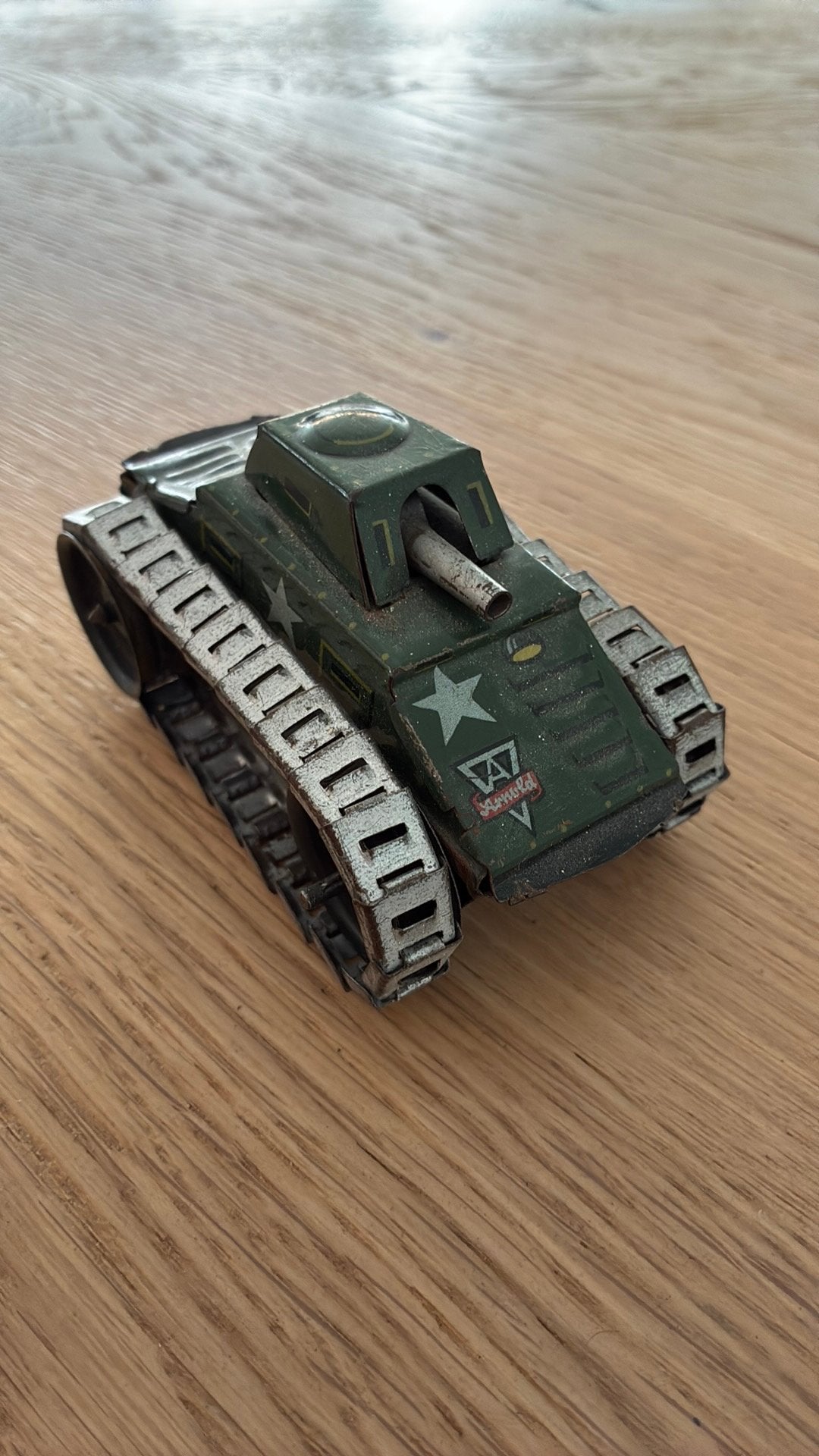 Oude blikken tank, Ophalen
