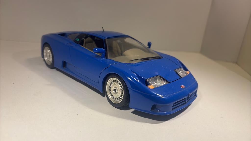 Bugatti eb110 bleu Bburago 1.18