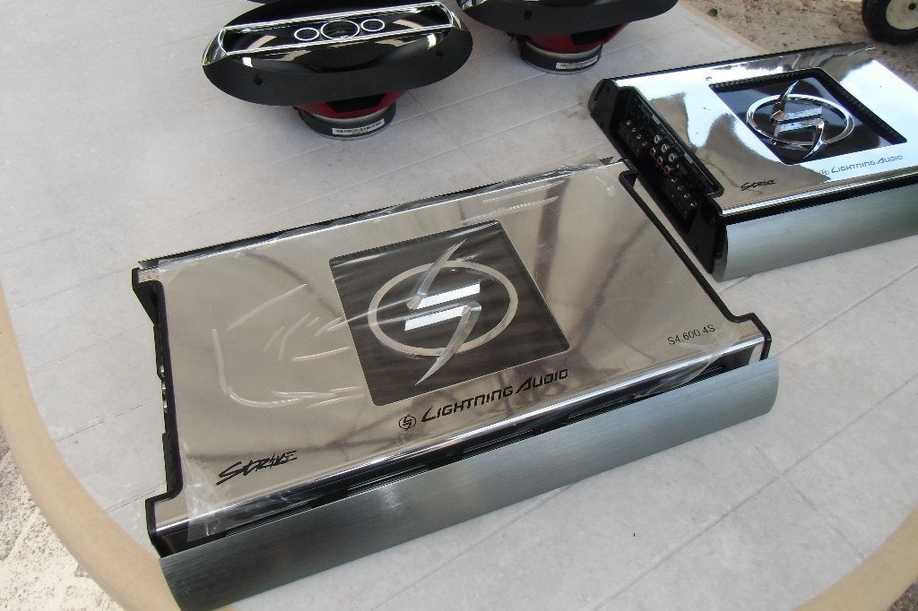 car hifi versterker speaker woofer, Auto diversen, Autospeakers, Ophalen of Verzenden, Zo goed als nieuw