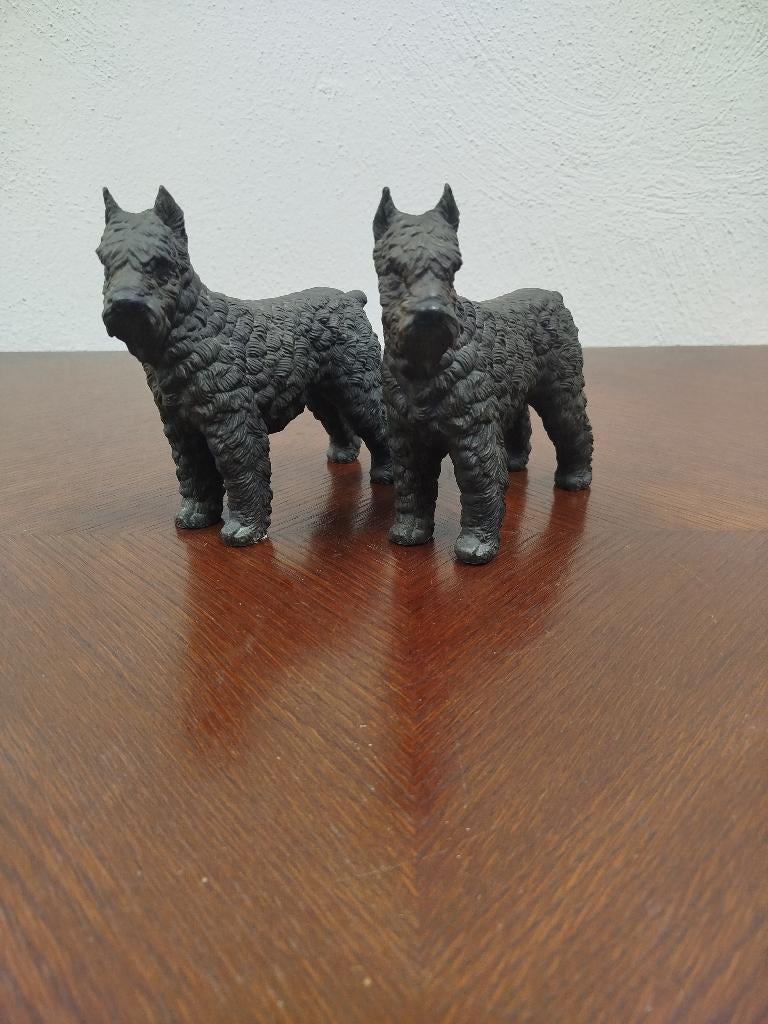 2 Bouviers AKITA 7733 VAGA international, Verzamelen, Ophalen of Verzenden, Zo goed als nieuw, Dier