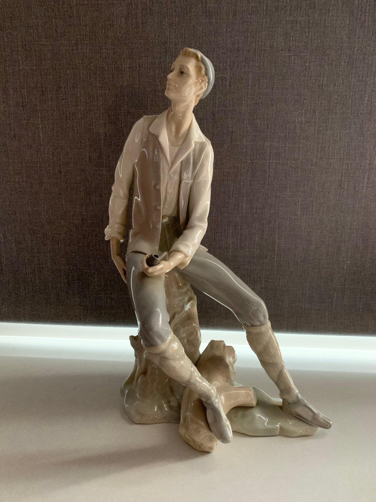Lladró beeldje 'Jongen met pijp' - Handgemaakt in Spanje, Antiek en Kunst, Ophalen, Handgemaakt, 20 - 50 cm, Steen of Keramiek