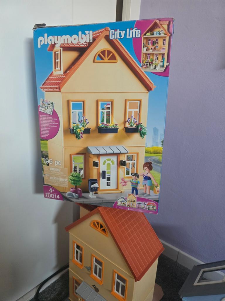 Playmobil City Life Woonhuis 70014 - Compleet met doos, Kinderen en Baby's, Speelgoed | Playmobil, Ophalen of Verzenden, Zo goed als nieuw