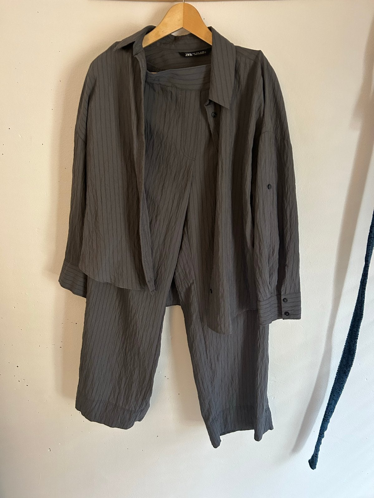 Broek met zakken en blouse, Kleding | Dames, Broeken en Pantalons, Maat 42/44 (L), Ophalen of Verzenden, Zo goed als nieuw, Grijs