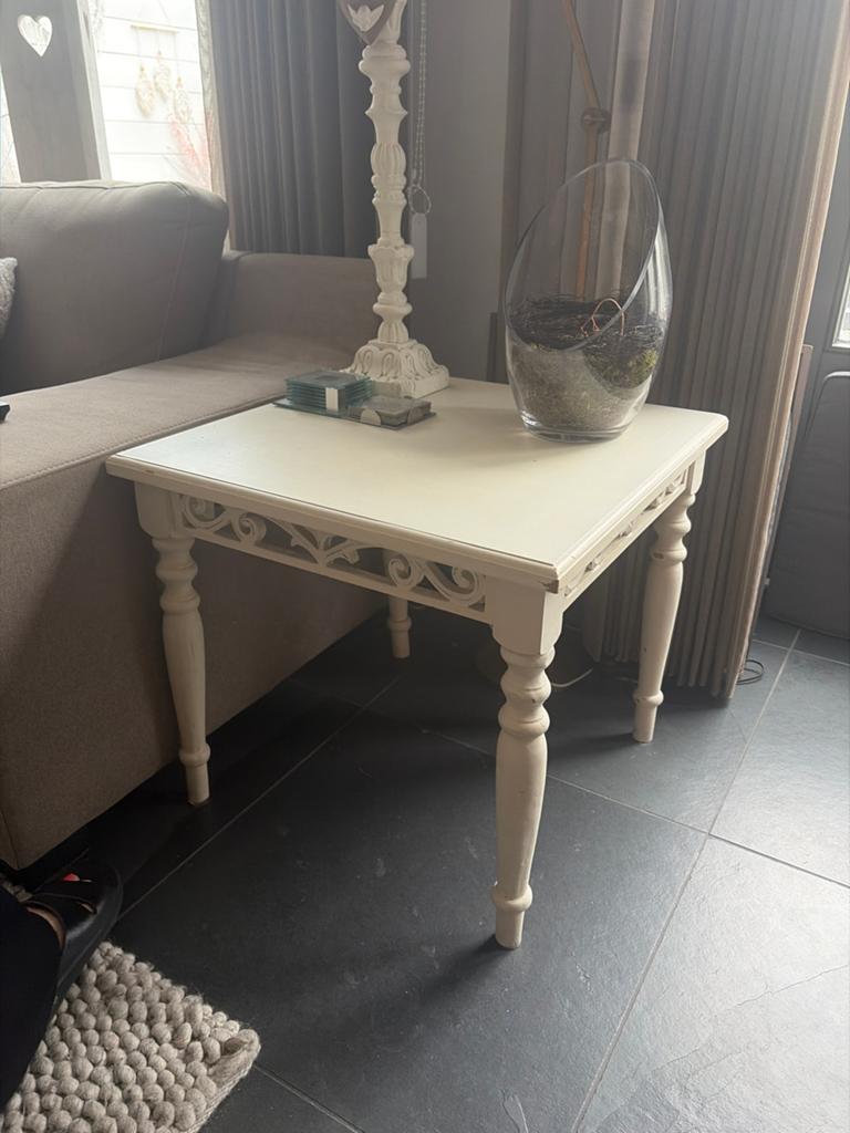 2 Brocante bijzettafeltjes - Leuk voor de woonkamer!, Ophalen of Verzenden