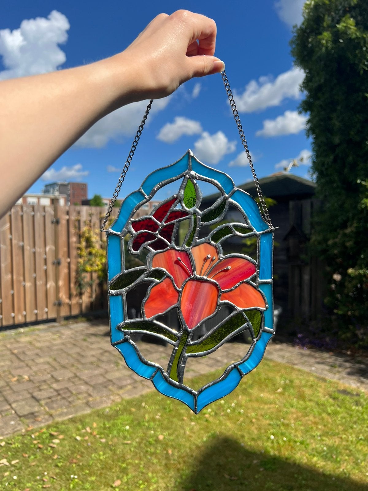 Tiffany glas in lood hanger met bloemen en omlijsting, 26 cm, Ophalen of Verzenden, Glas, Handgemaakt
