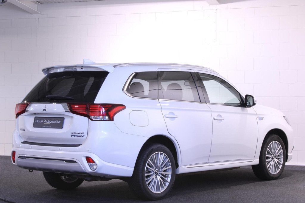 Mitsubishi Outlander 2.4 PHEV Intense | Camera | Leder | Cru, Auto's, Mitsubishi, Automaat, 4 cilinders, Wit, Plug-in hybride