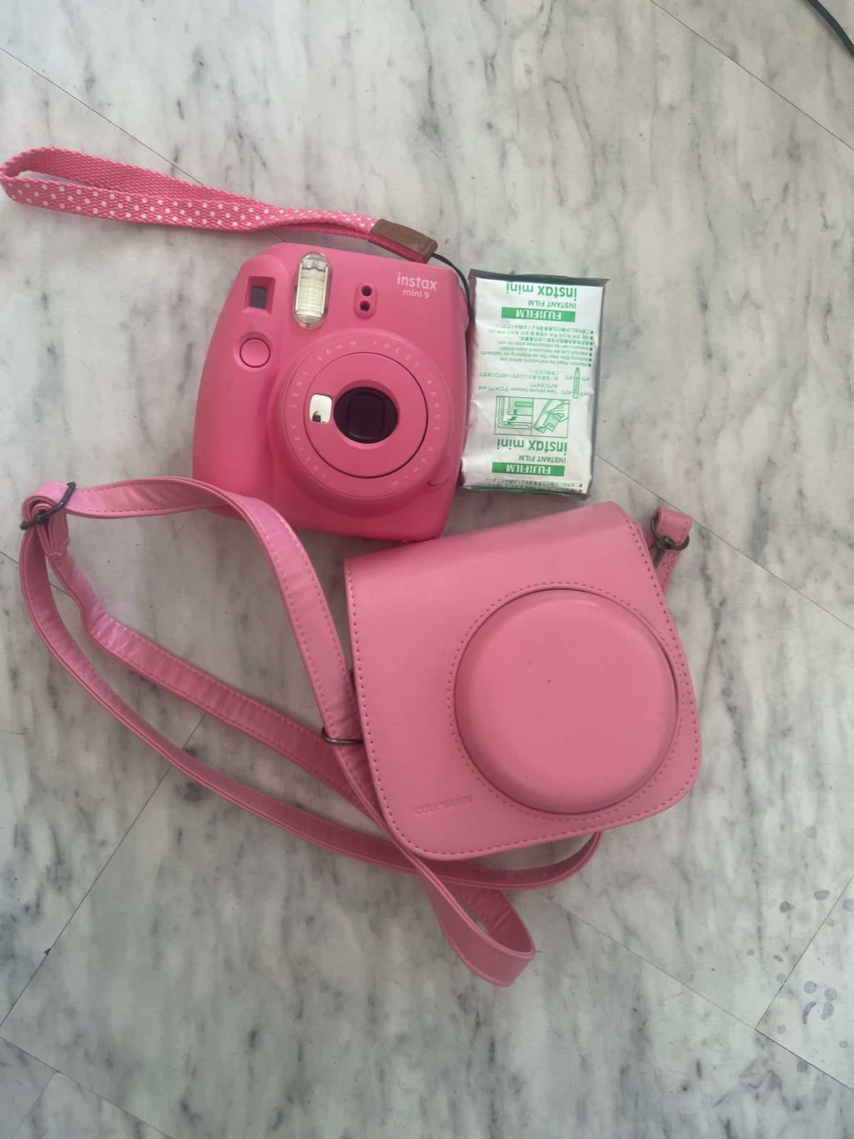 Roze Instax Mini 9 met hoes en film, Ingebouwde flitser, Gebruikt, Instant camera, Ophalen of Verzenden