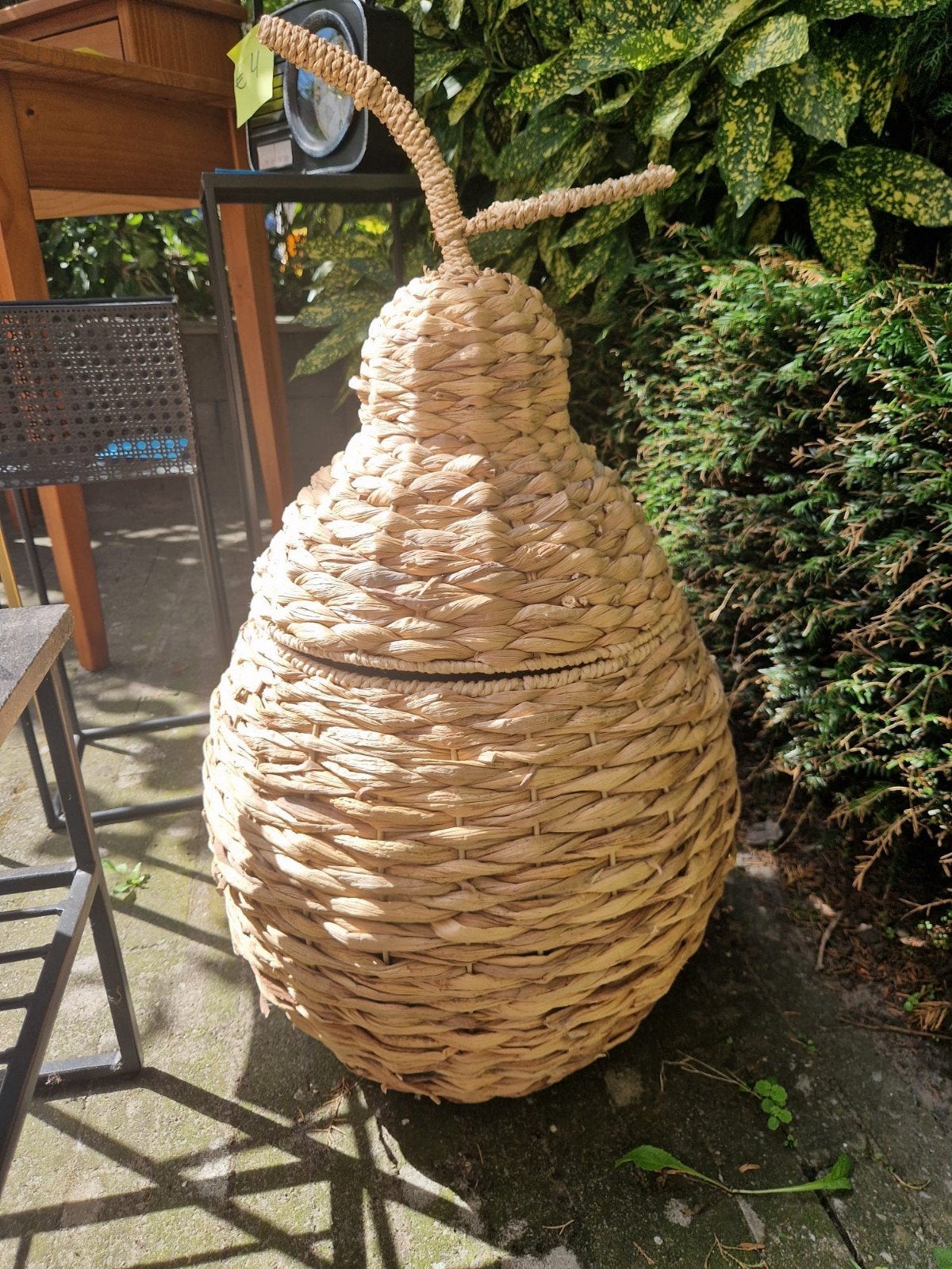 Leuke rieten mand in de vorm van een peer, Ophalen, Gebruikt, Mand, Gevlochten