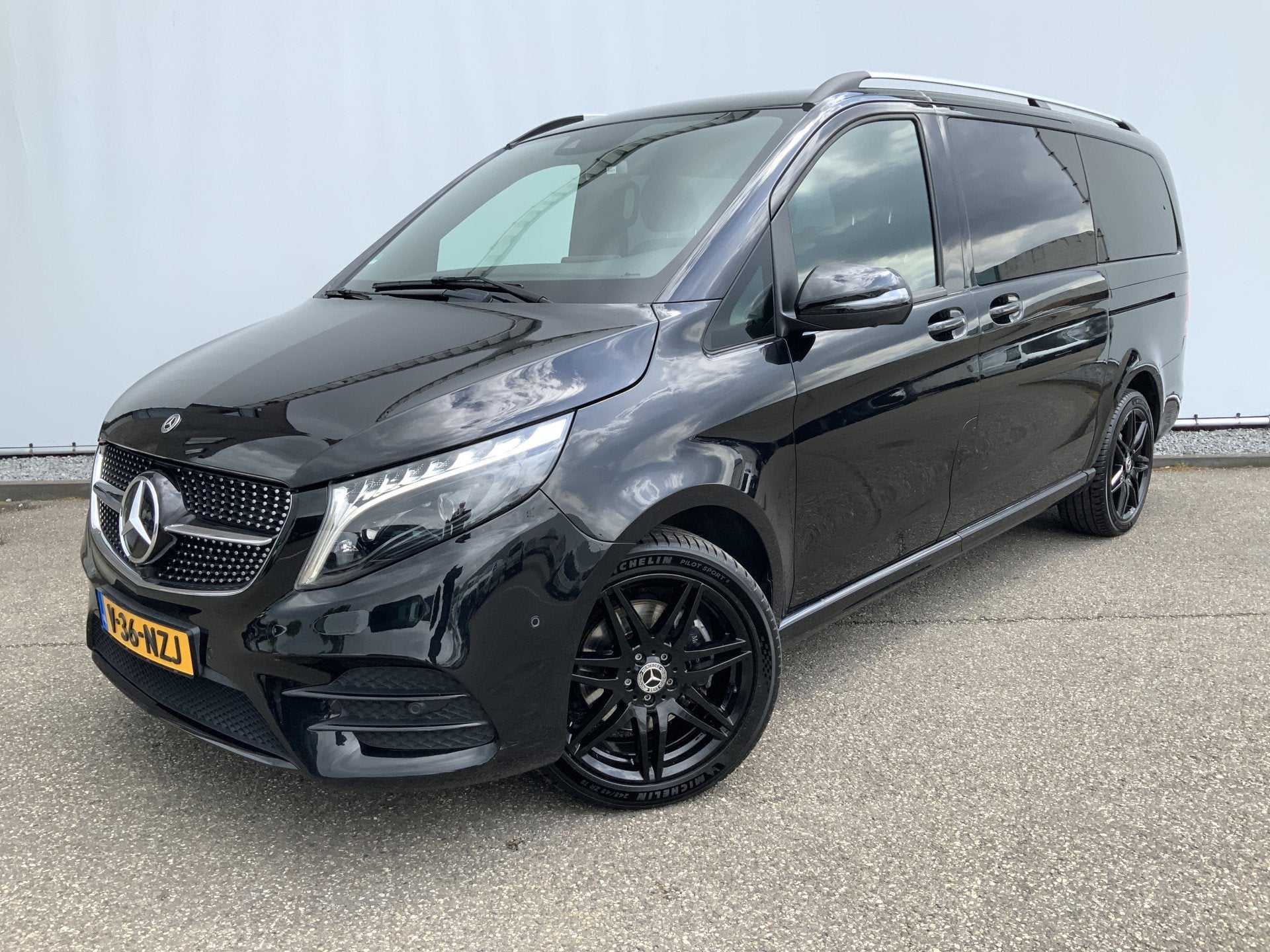 Mercedes-Benz V-Klasse 300d 4-MATIC Lang DubCab Avantgarde A, Auto's, Automaat, LED verlichting, Gebruikt, 4 cilinders