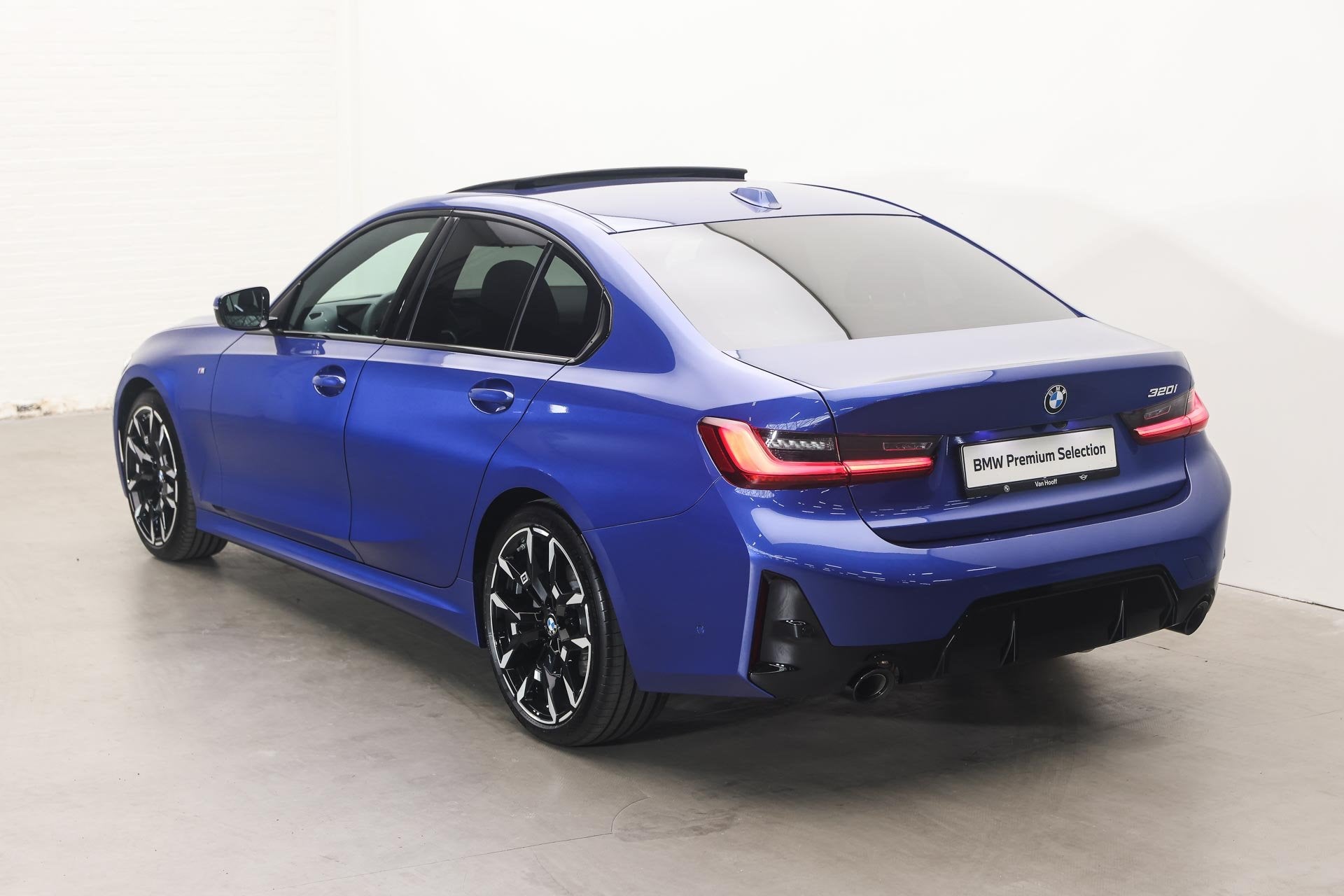 BMW 3 Serie 320i M Sport Automaat / Schuif-kanteldak / Trekh, 4 cilinders, Met garantie (alle), Blauw, Bedrijf