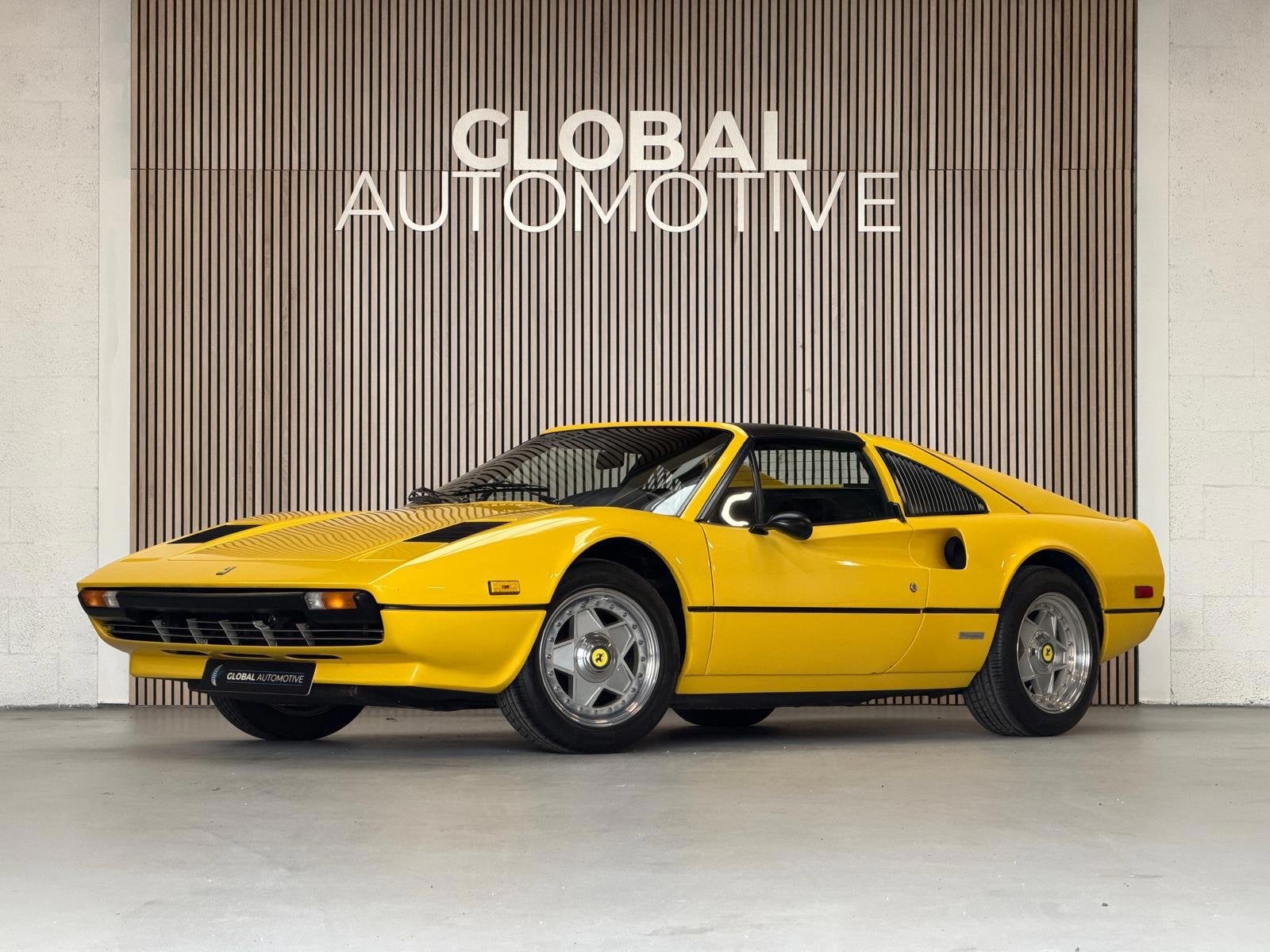 Ferrari 308 GT Spider Inj. - Giallo Nuovo Fly - Zwart leder, Auto's, 230 pk, Achterwielaandrijving, Gebruikt, 1350 kg