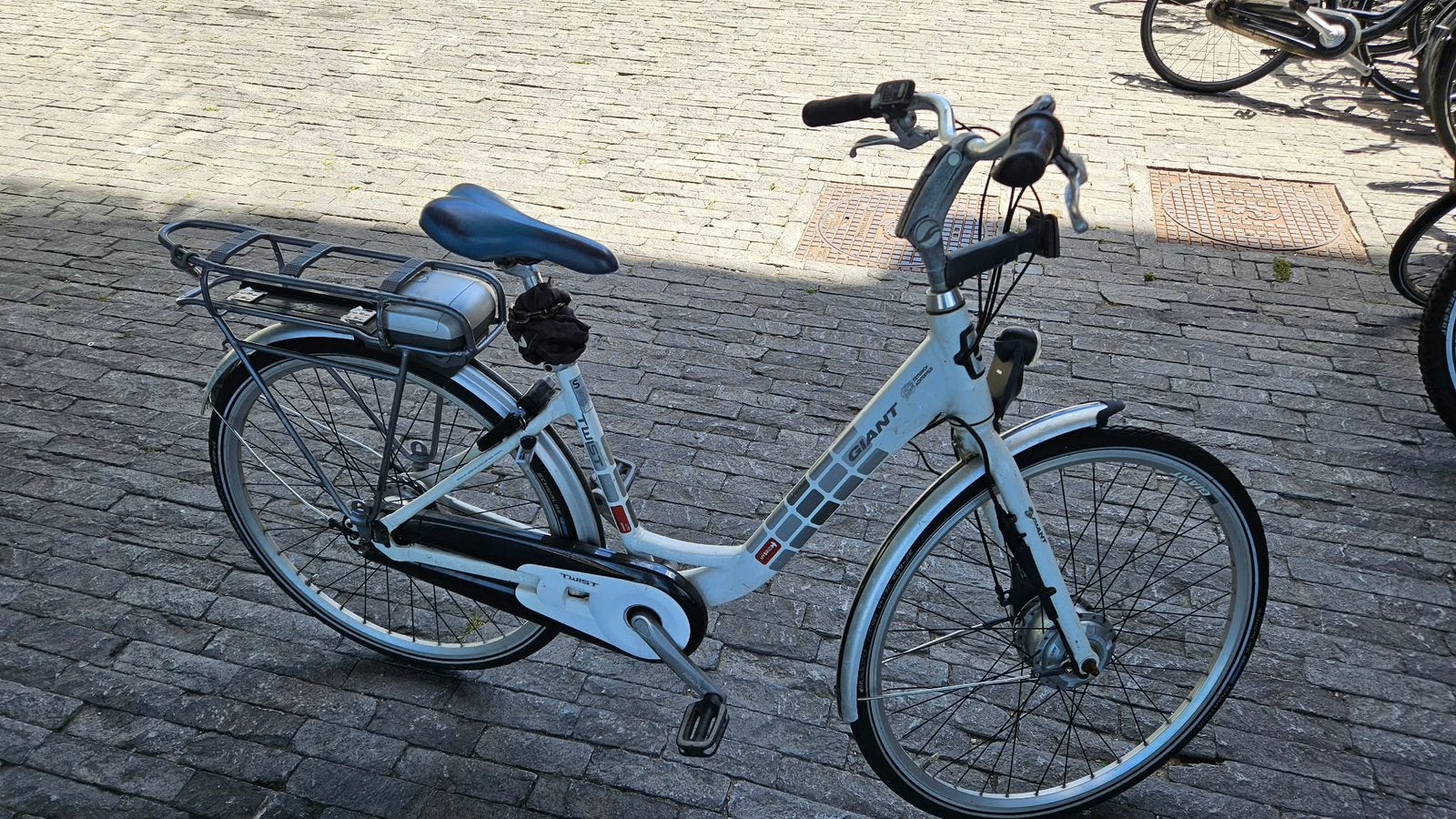 fiets van Giant met versnellingen, De accu is defect., Ophalen of Verzenden, Zo goed als nieuw, Minder dan 30 km per accu