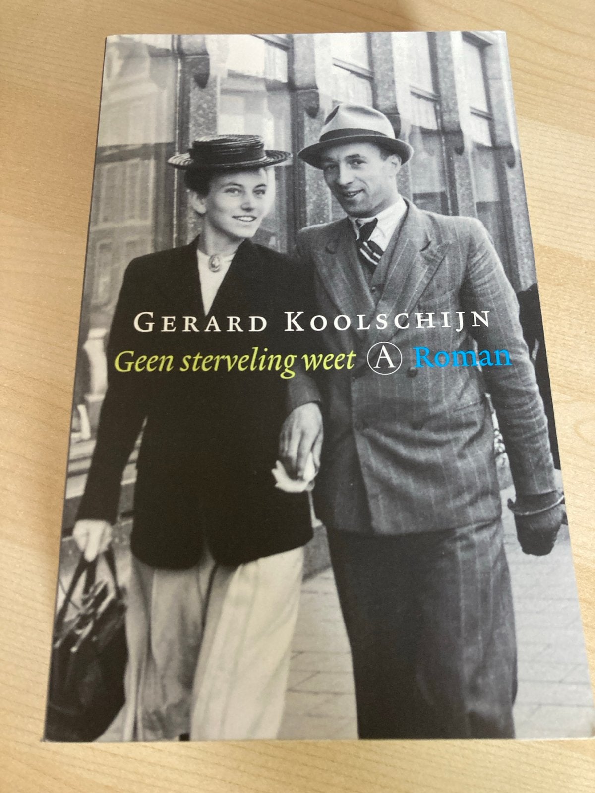 Gerard Koolschijn - Geen sterveling weet (Roman), Ophalen of Verzenden, Zo goed als nieuw, Nederland