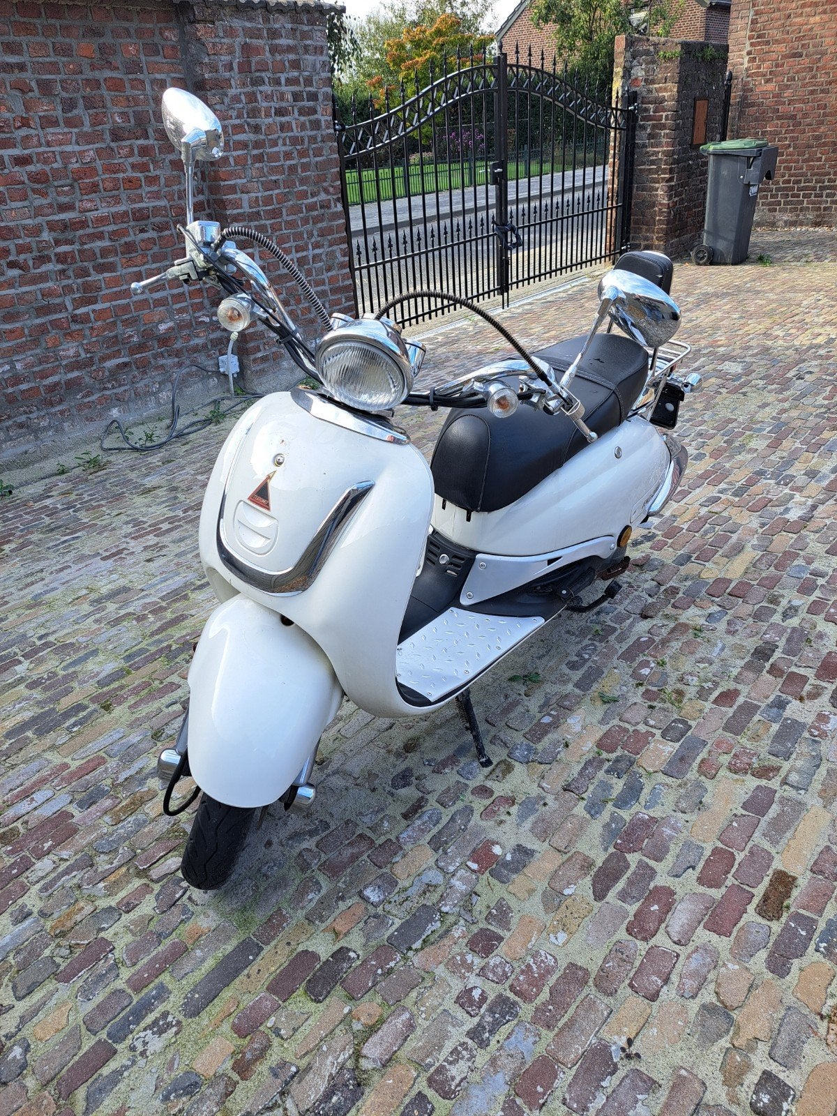 Scooter incl. 2 helmen, Gebruikt, Benzine, Ophalen, Overige merken