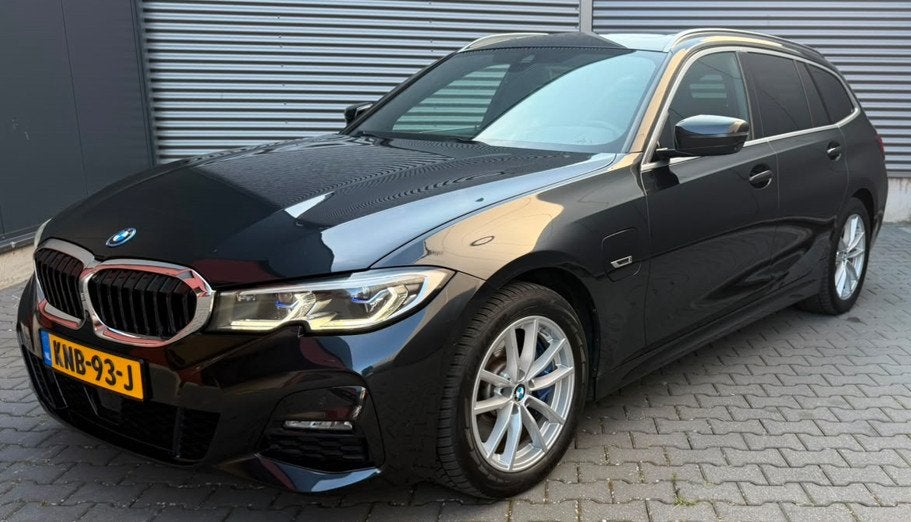 BMW 3-serie Touring 330e xDrive High Executive LASER PANO 36, Auto's, BMW, 1998 cc, Gebruikt, 4 cilinders, 1865 kg