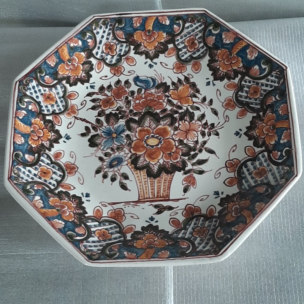 Majolica wandbord 8-kantig, gemerkt, Ophalen