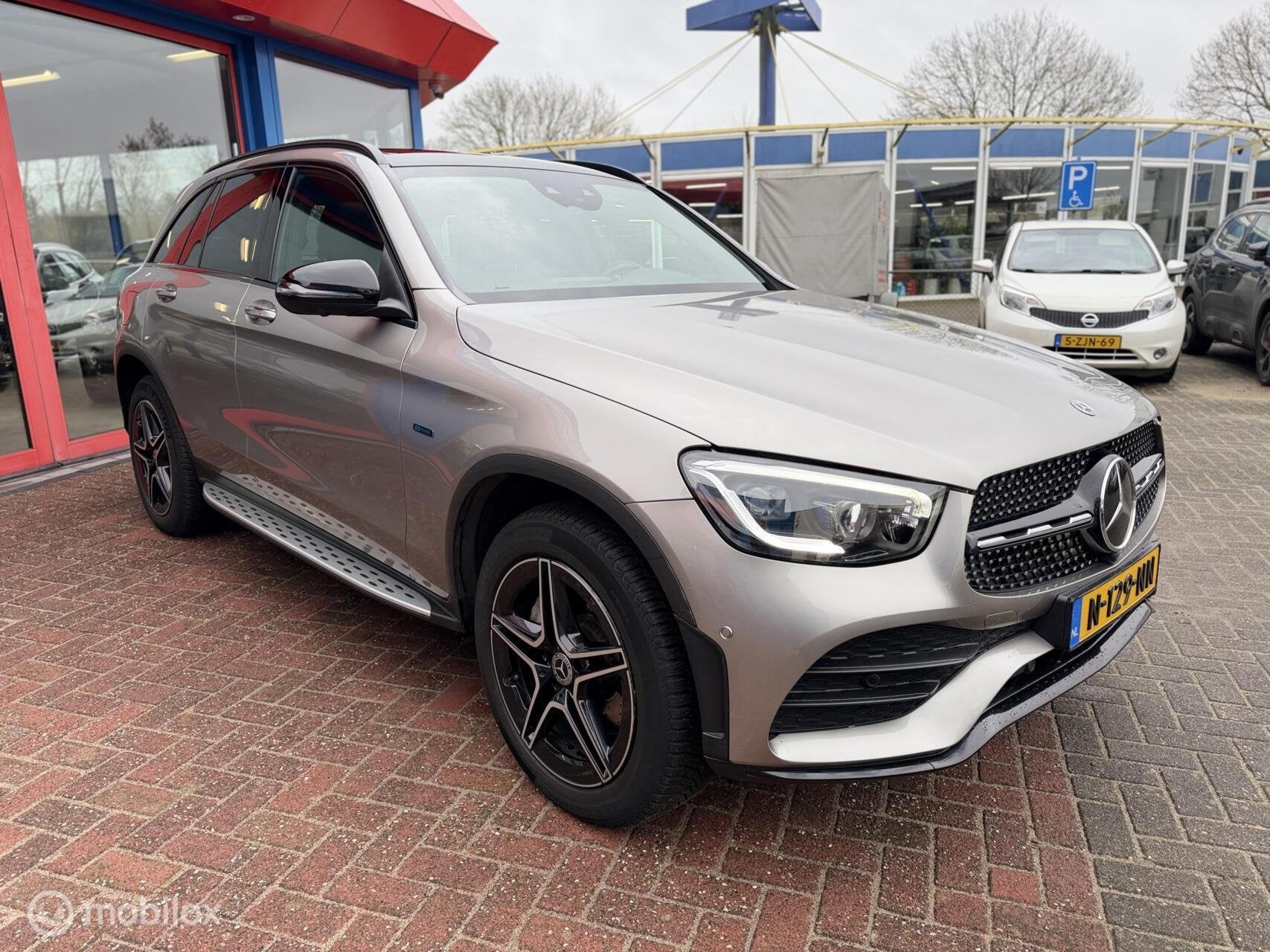 Mercedes-Benz GLC 300e 4MATIC BOMVOLLE UITVOERING! LEES ADVE, Auto's, Automaat, 14 kWh, Gebruikt, Euro 6