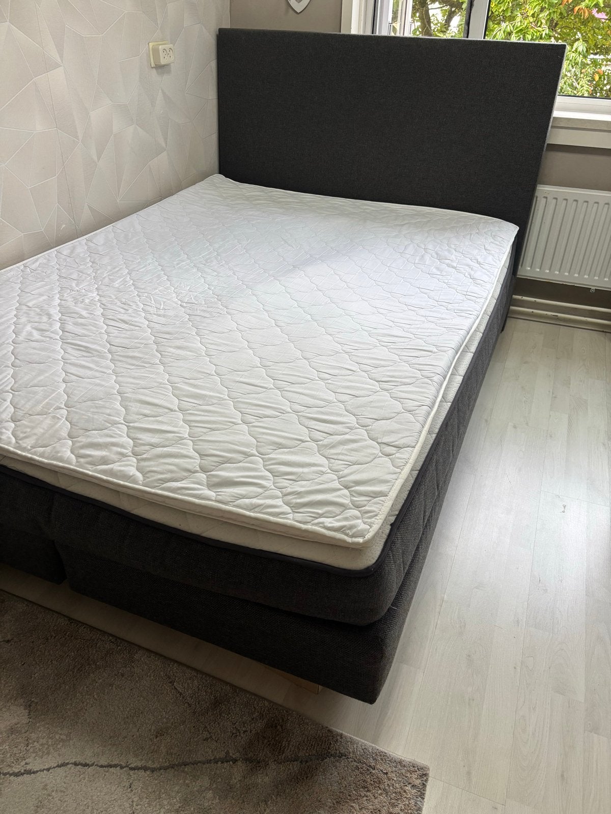 Zo goed als nieuwe donkergrijze boxspring 210x140, Huis en Inrichting, Ophalen, 210 cm, 140 cm, Zo goed als nieuw