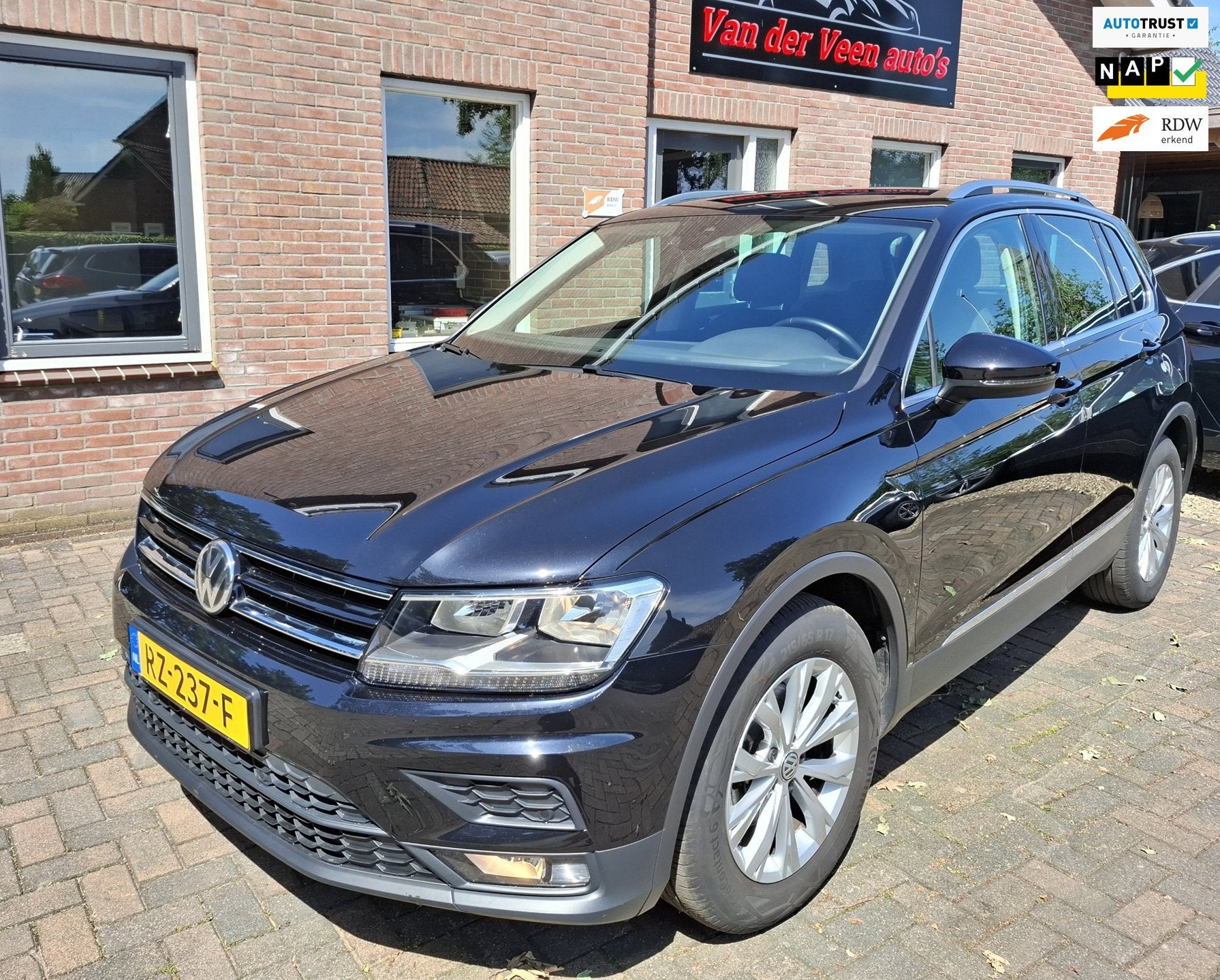 Volkswagen Tiguan 1.4 TSI Comfortline Business. 1ste eigenaa, Voorwielaandrijving, Gebruikt, Zwart, Origineel Nederlands