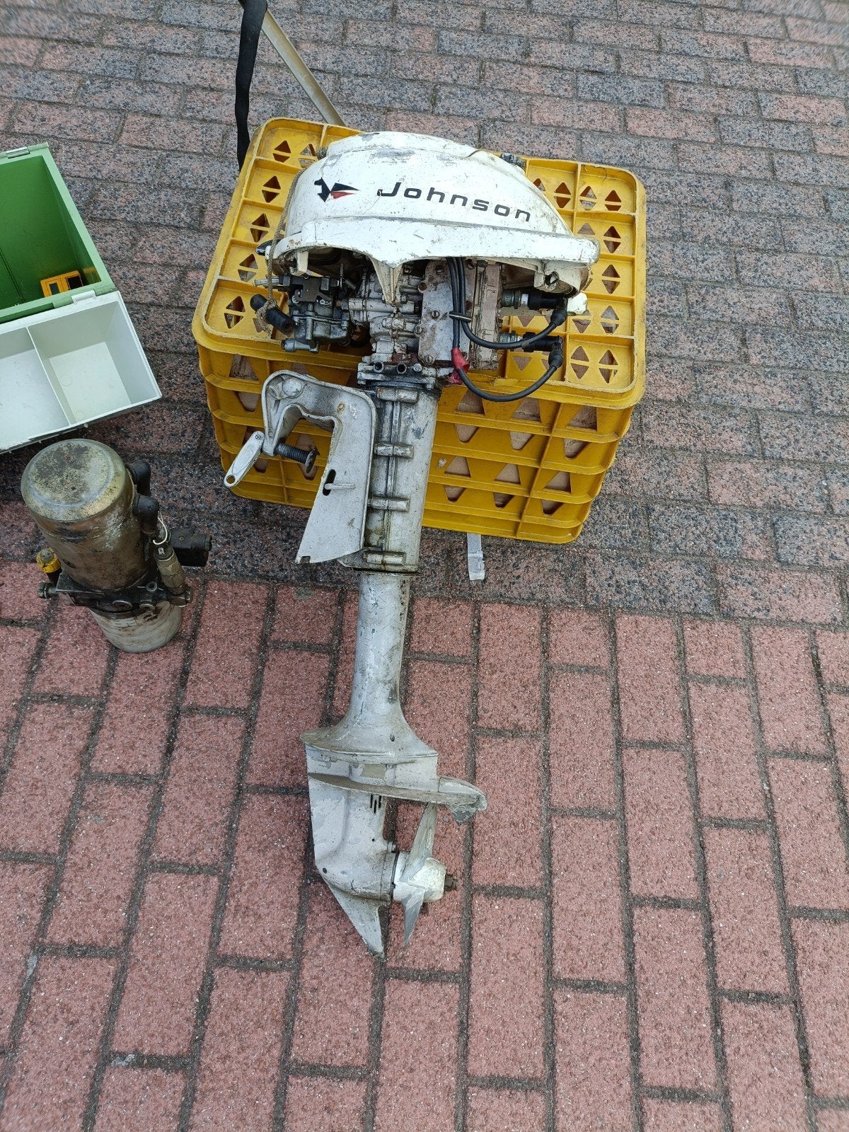 Johnson buitenboordmotor 2 cilinder - werkt niet, Ophalen, Gebruikt