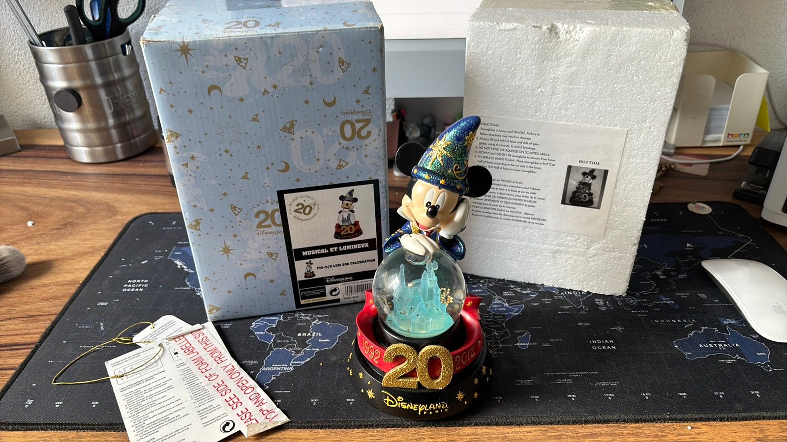 Snow globe muziekdoos lumineux mickey disneyland  20 jaar, Ophalen of Verzenden, Zo goed als nieuw, Beeldje of Figuurtje