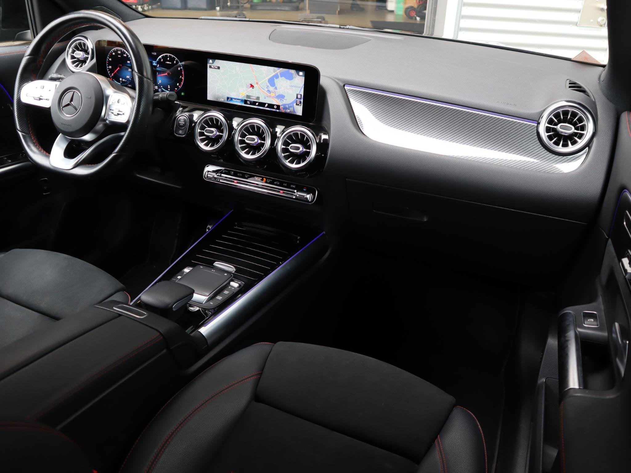 Mercedes-Benz GLA-klasse 200 Business Solution AMG l Trekhaa, Auto's, Stof, 4 cilinders, Origineel Nederlands, Automatische klimaatregeling