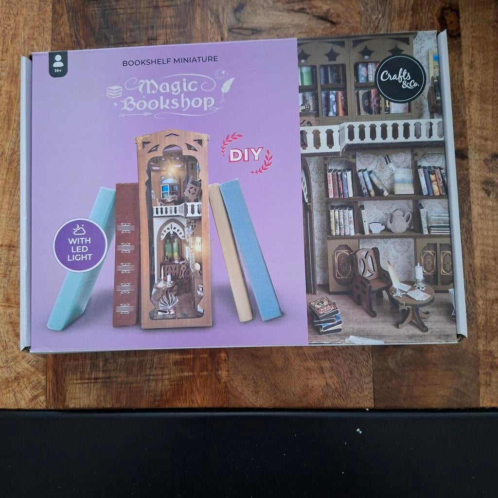 Crafts& Co miniatuurbouw Magic Bookshop, Ophalen, Nieuw