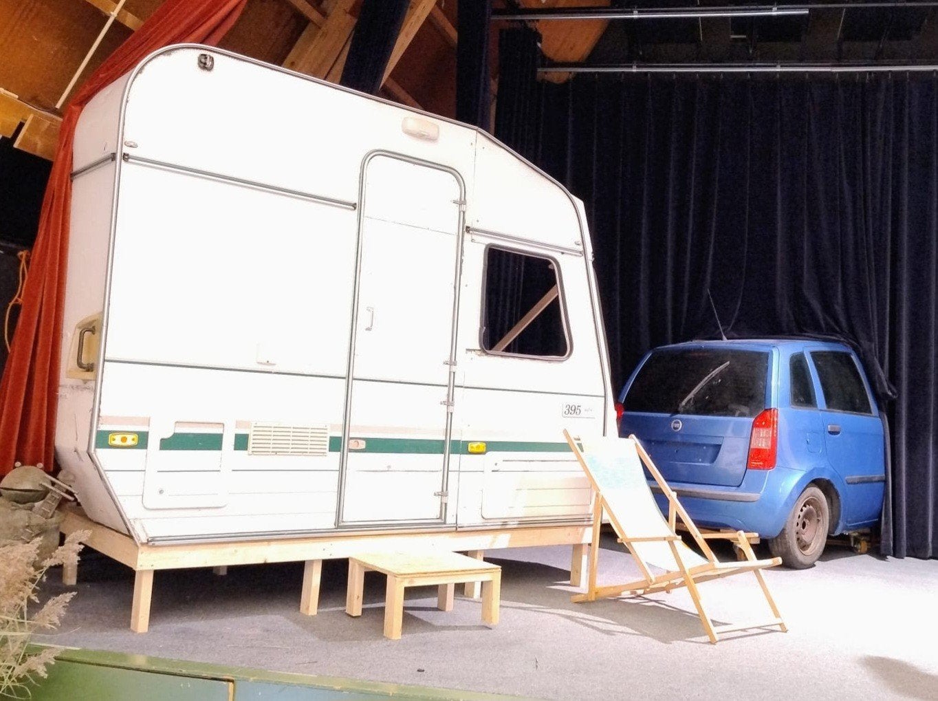 te koop of te huur decor: halve Karavan en halve auto, Ophalen of Verzenden, Gebruikt, Overige