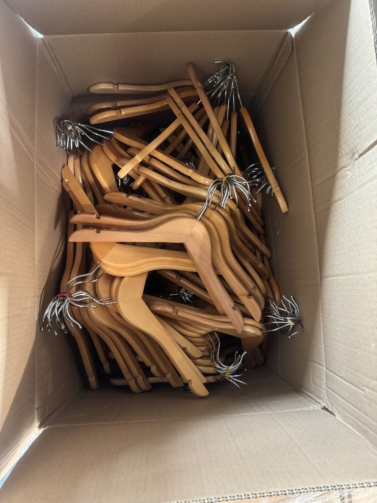 Grote houten klerenhangers, Kleding | Dames, Kledinghangers, Ophalen, Zo goed als nieuw, Hout, Kinderen en Volwassenen