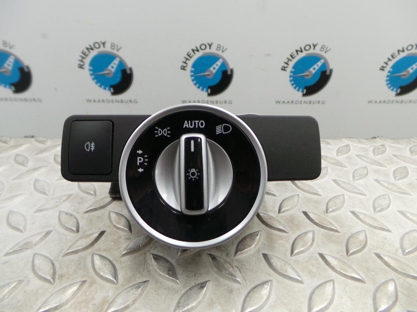 MERCEDES CLA SCHAKELAAR VERLICHTING (LOS IN DASHBOARD) 2015, Ophalen of Verzenden, Gebruikt, Stiba lid