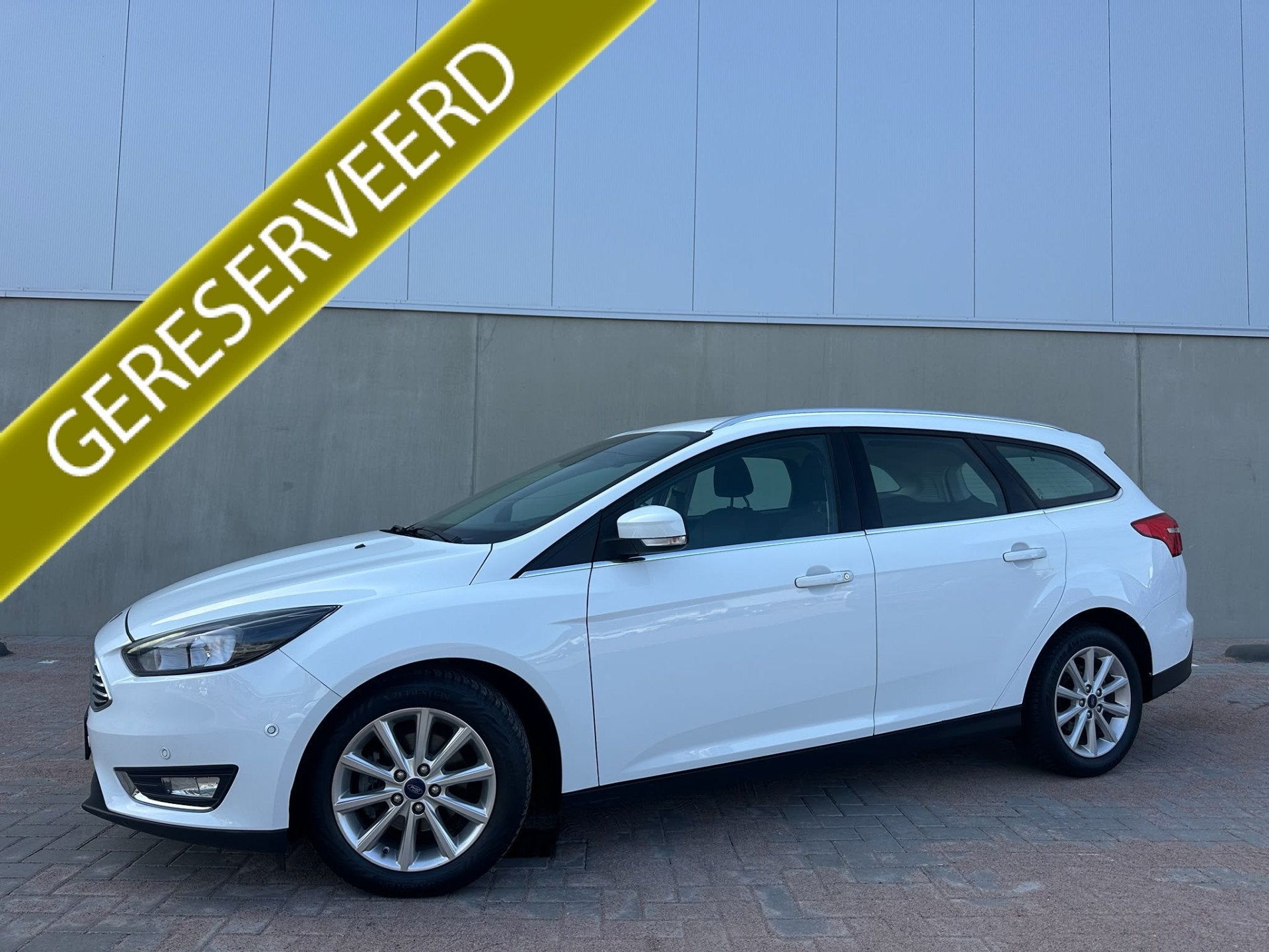 Ford FOCUS Wagon 1.0 Titanium Distributieriem vervangen, Cli, Gebruikt, Zwart, Met garantie (alle), Wit