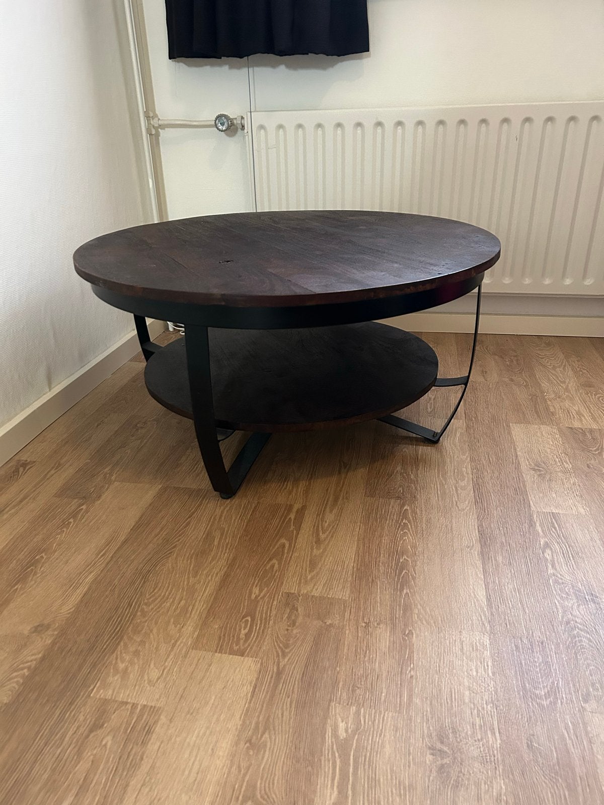 Ronde salontafel met metalen onderstel en houten blad, Huis en Inrichting, Ophalen, Gebruikt, Rond, 50 tot 100 cm