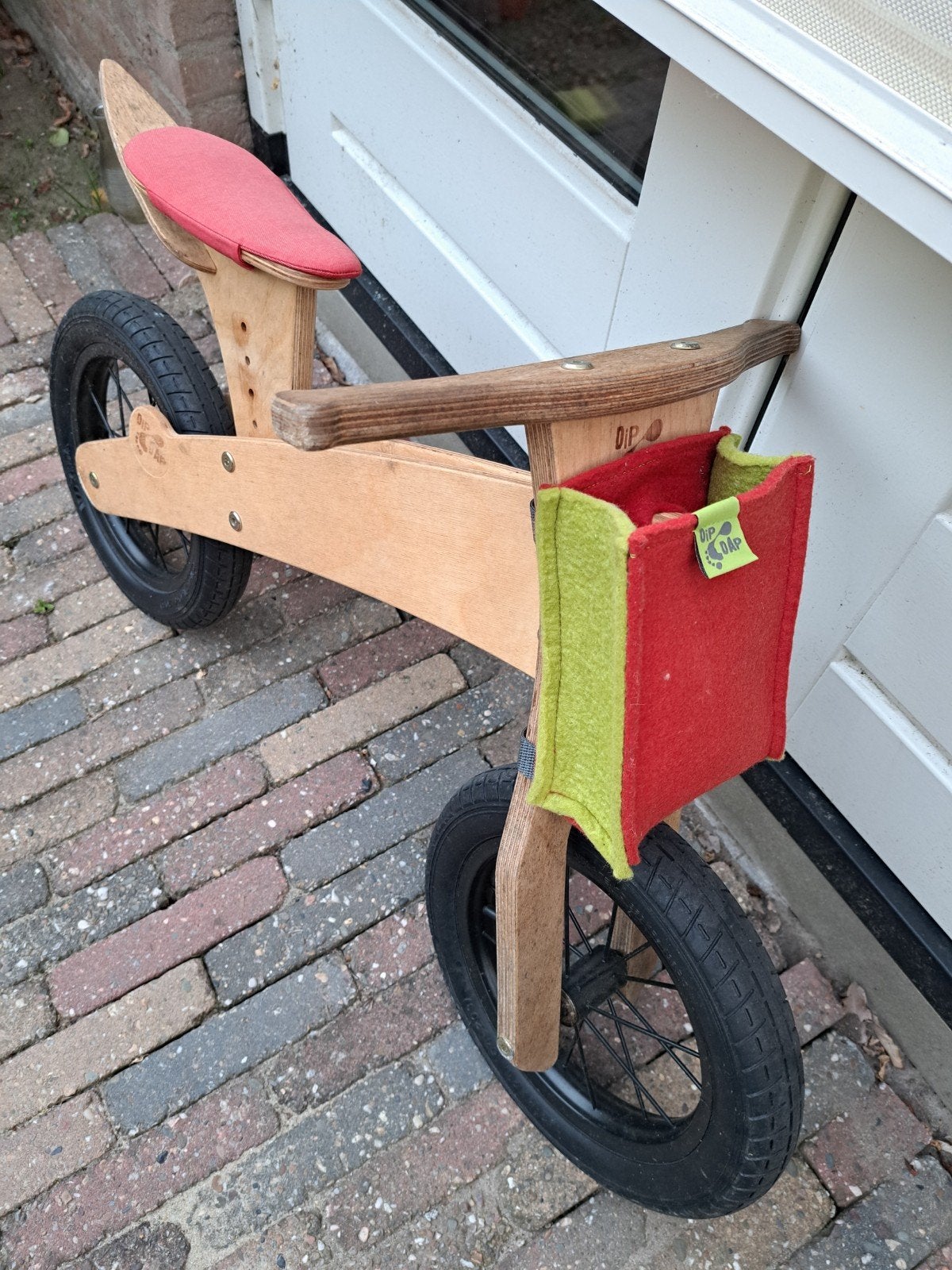 Dip Dap (houten) loop fiets, zadel is in hoogte verstelbaar., Ophalen