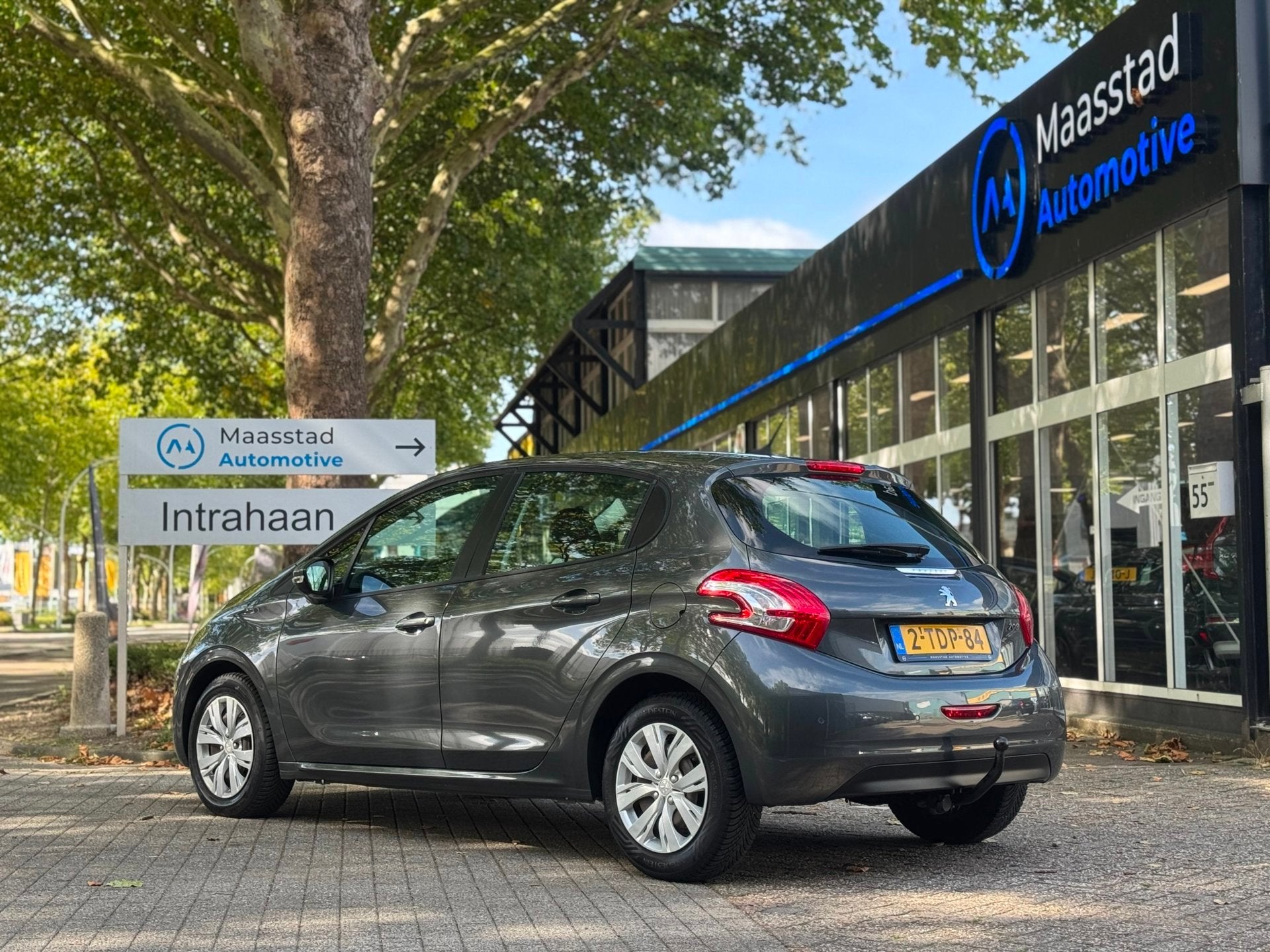 Peugeot 208 1.2 VTi Envy 5Drs Lage KMs airco 100% onderhoude, Voorwielaandrijving, Euro 5, Gebruikt, 31 €/maand