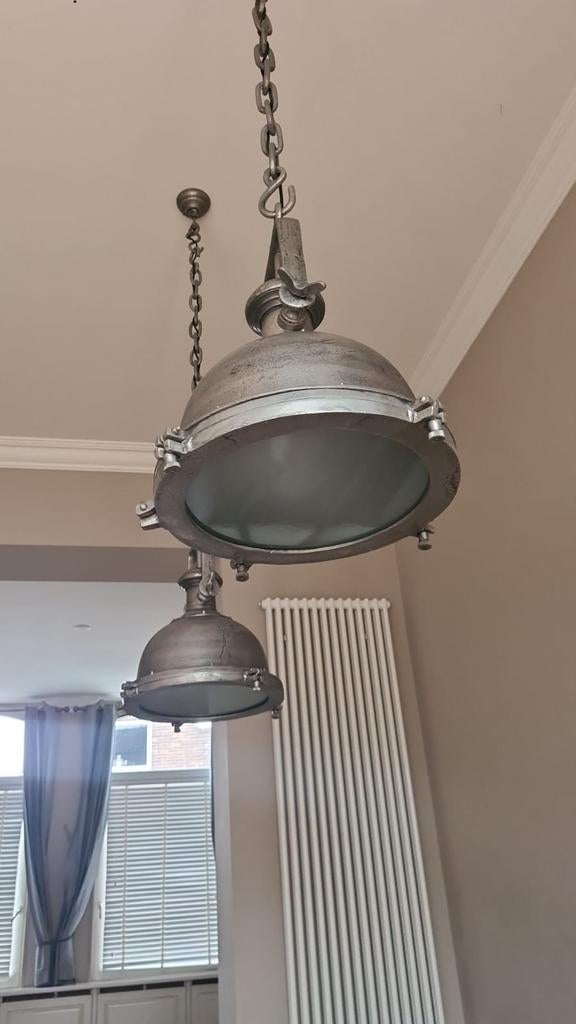 Industriële hang lampen, Ophalen