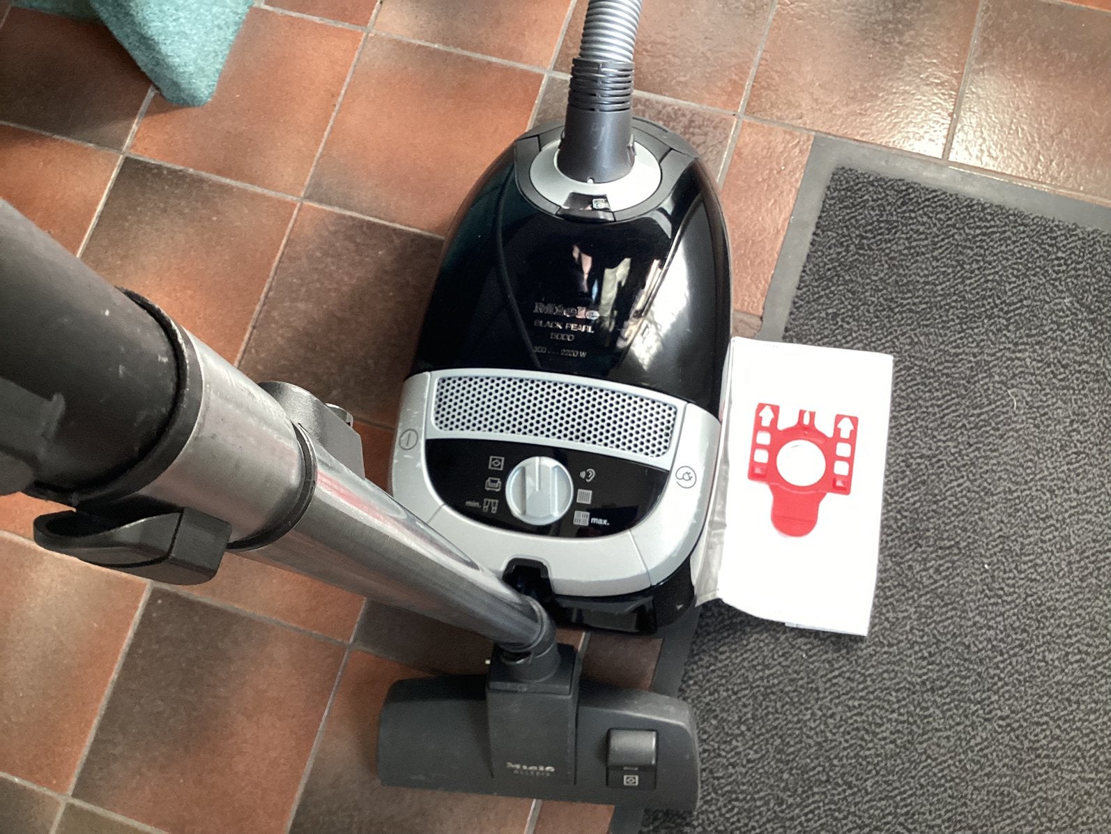 MIELE Black Pearl 5000, Witgoed en Apparatuur, Stofzuigers, Gebruikt, Geschikt voor harde vloeren, Miele, 2000 watt of meer