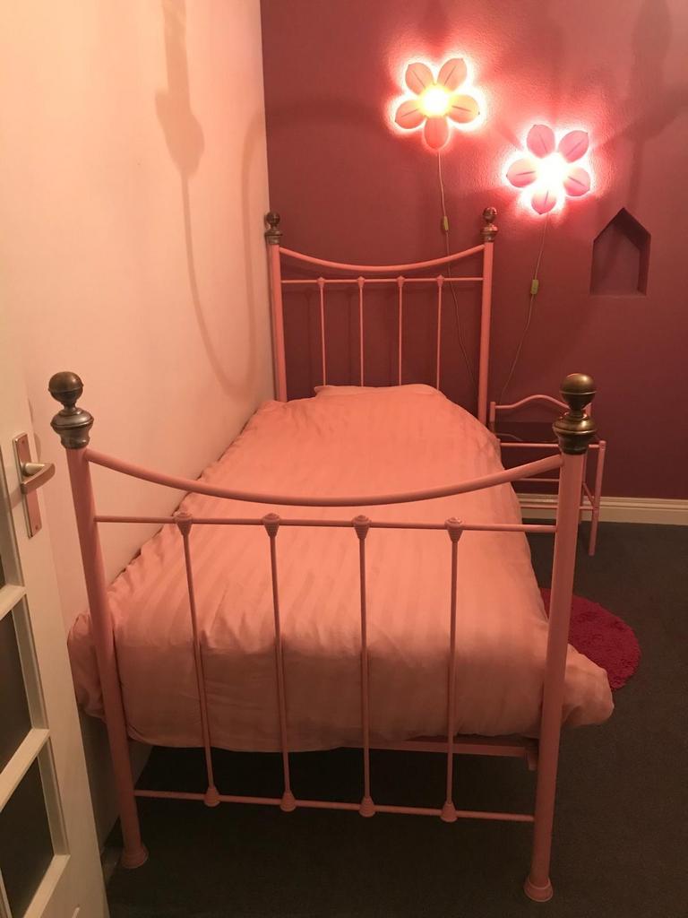 Roze prinsessenbed (90x200) met nachtkastje, Ophalen, Gebruikt, 90 cm, 200 cm