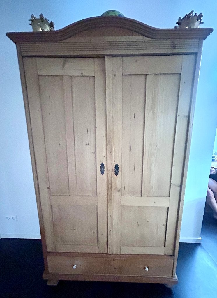 Geloogd grenen kast, Ophalen