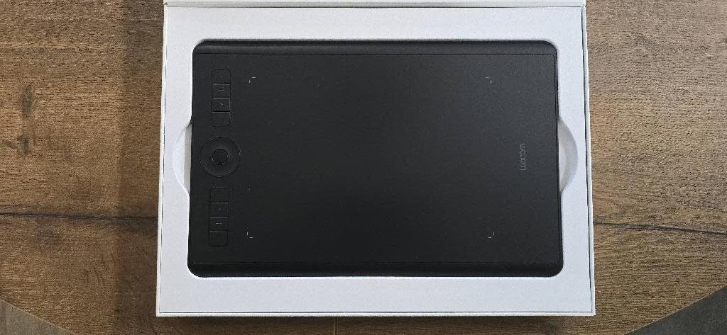 Wacom Intuos Pro Medium (2017), Multi-touch, Ophalen of Verzenden, Zo goed als nieuw, Draadloos