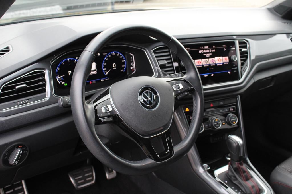 Volkswagen T-Roc 1.5 TSI 150pk Sport Panoramadak (bj 2022), 12 maanden, Euro 6, 4 cilinders, Zwart