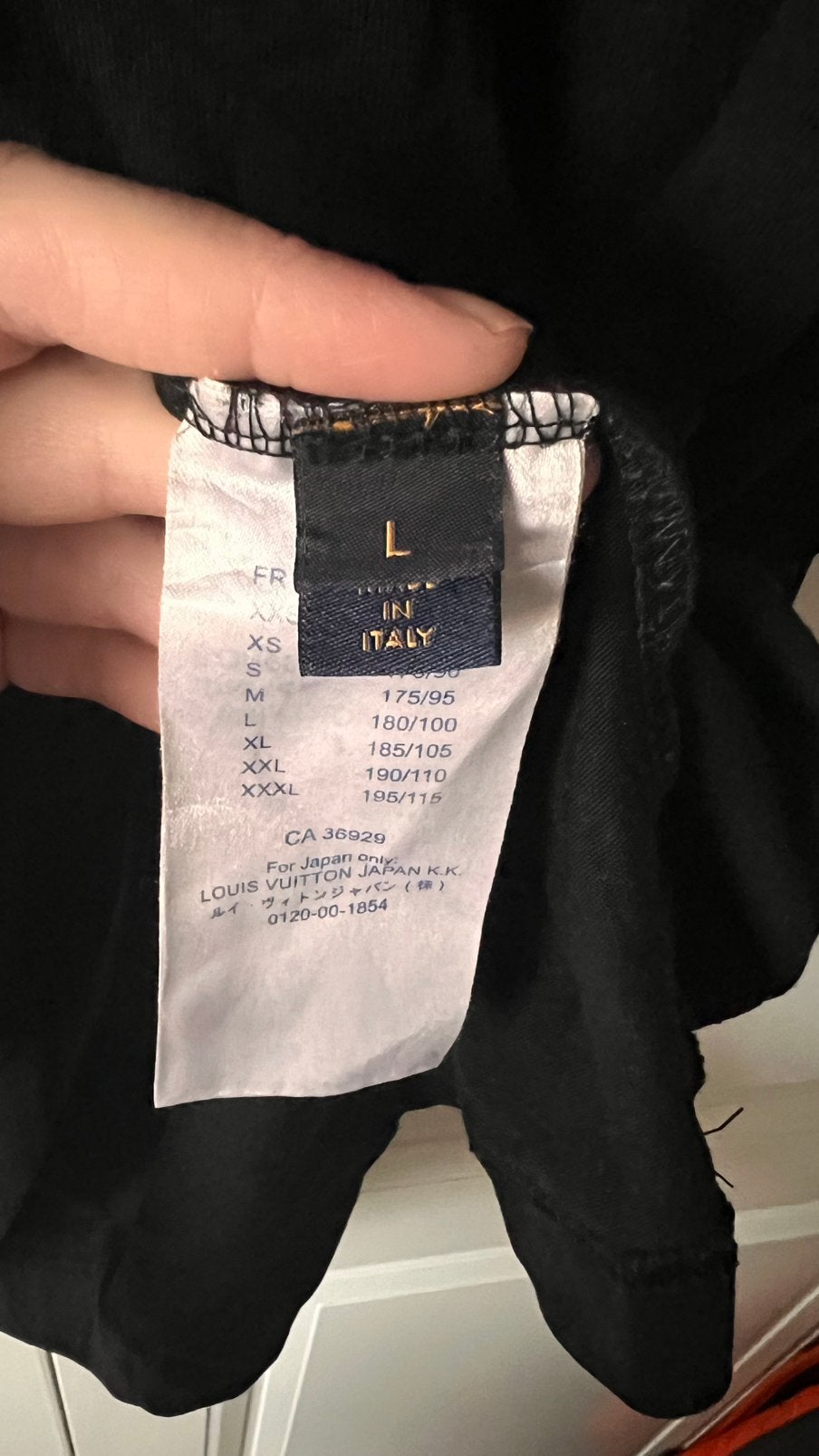 Foto 7 van Louis Vuitton | Black T-Shirt with White Logo | size L