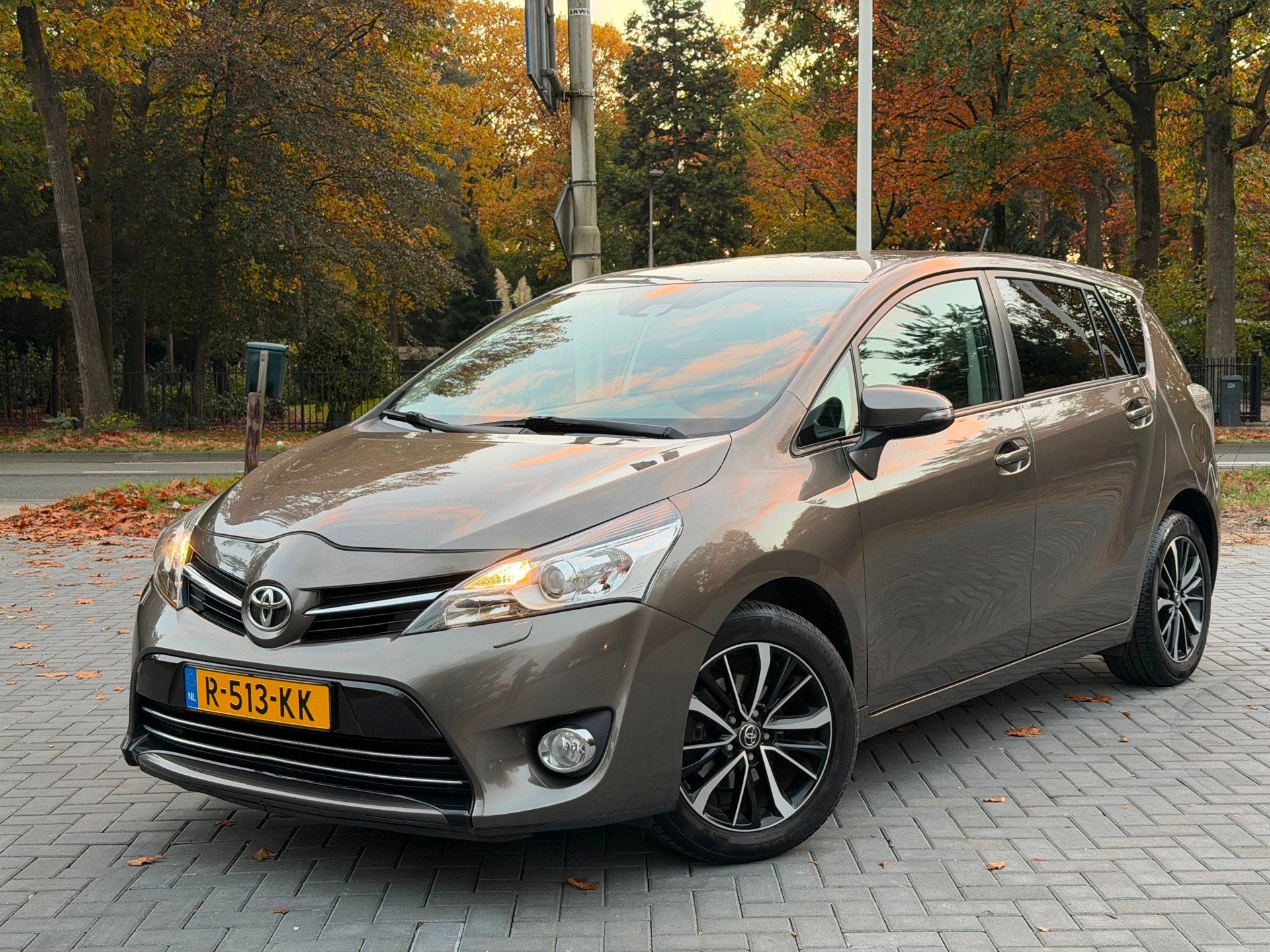 Toyota Verso 1.8 VVT-i Dynamic 7p Automaat/Cruise/Navi/Line, Auto's, Dealer onderhouden, Gebruikt, Euro 6, 4 cilinders