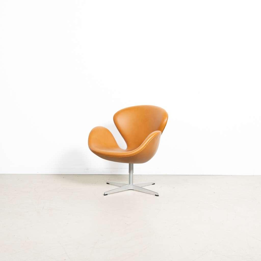 6x Fritz Hansen Swan 3320 Fauteuil Walnut Grace - Alum, Niet ingevuld, Minder dan 75 cm, Niet ingevuld, Nieuw
