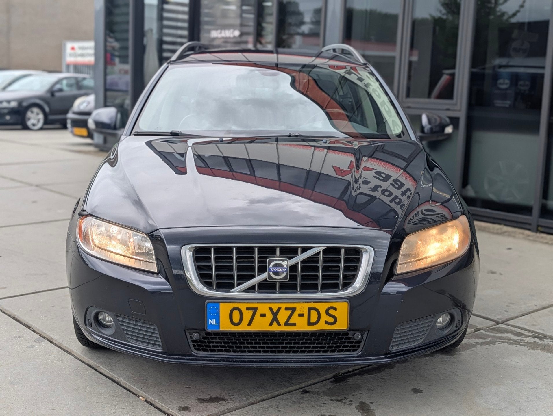 Volvo V70 2.4 D5 Momentum - Clima - Cruise - Navi-, Auto's, Voorwielaandrijving, 15 km/l, Zwart, Blauw