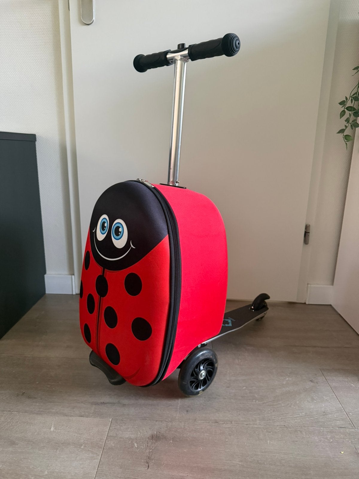 Kinderkoffer step lieveheerstbeestje, Ophalen, Hard kunststof, Minder dan 50 cm, Zo goed als nieuw