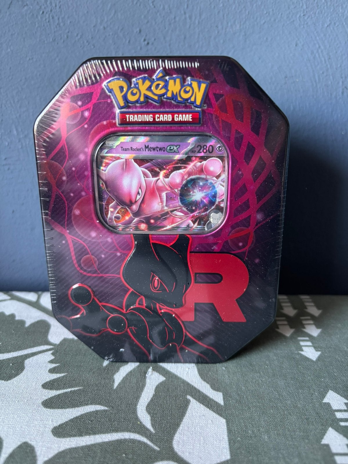 Team Rocket’s Mewtwo ex Tin - Pokémon, Ophalen of Verzenden, Zo goed als nieuw