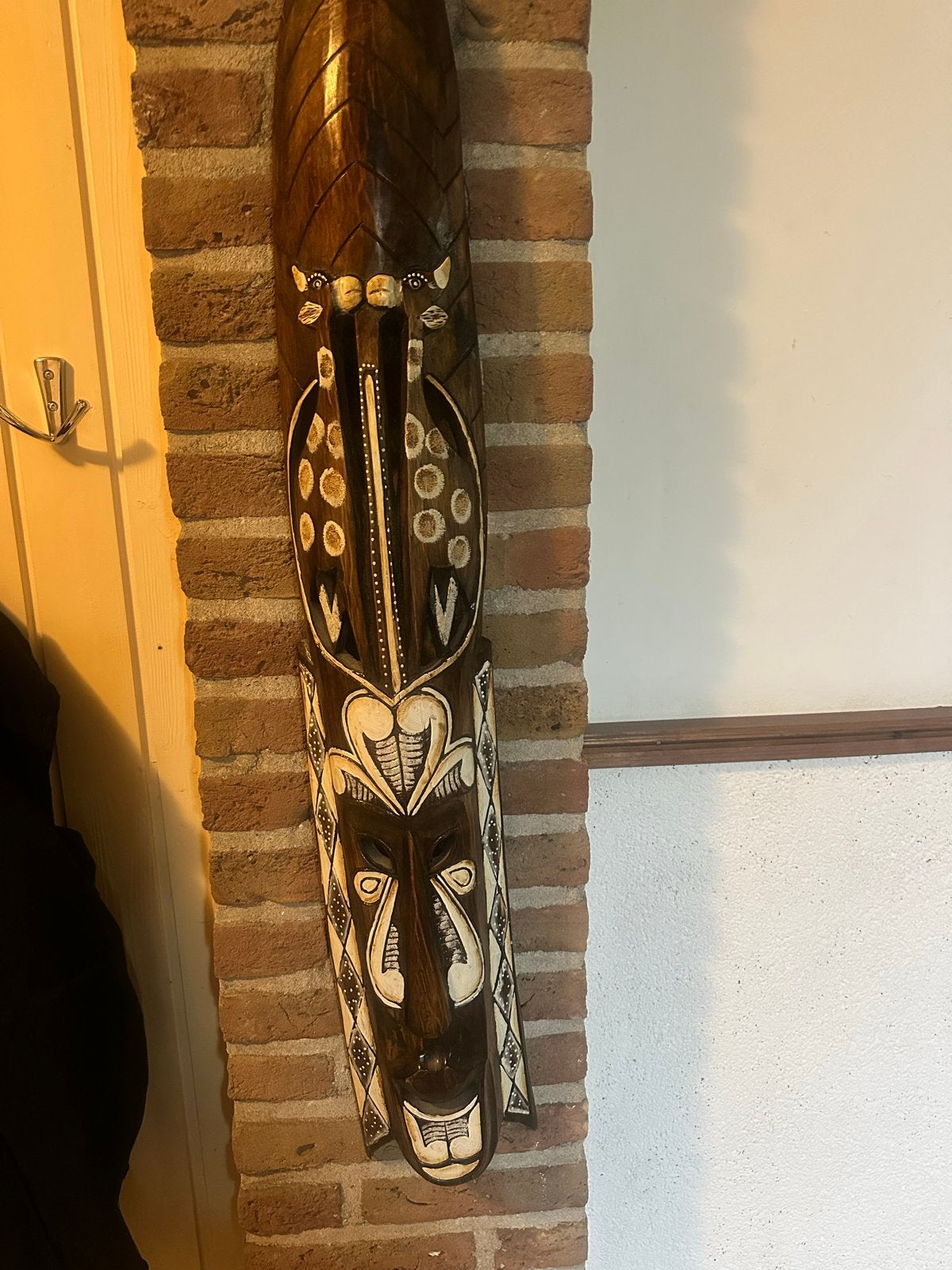 Groot handgesneden Afrikaans masker - Houtsnijwerk, Ophalen of Verzenden