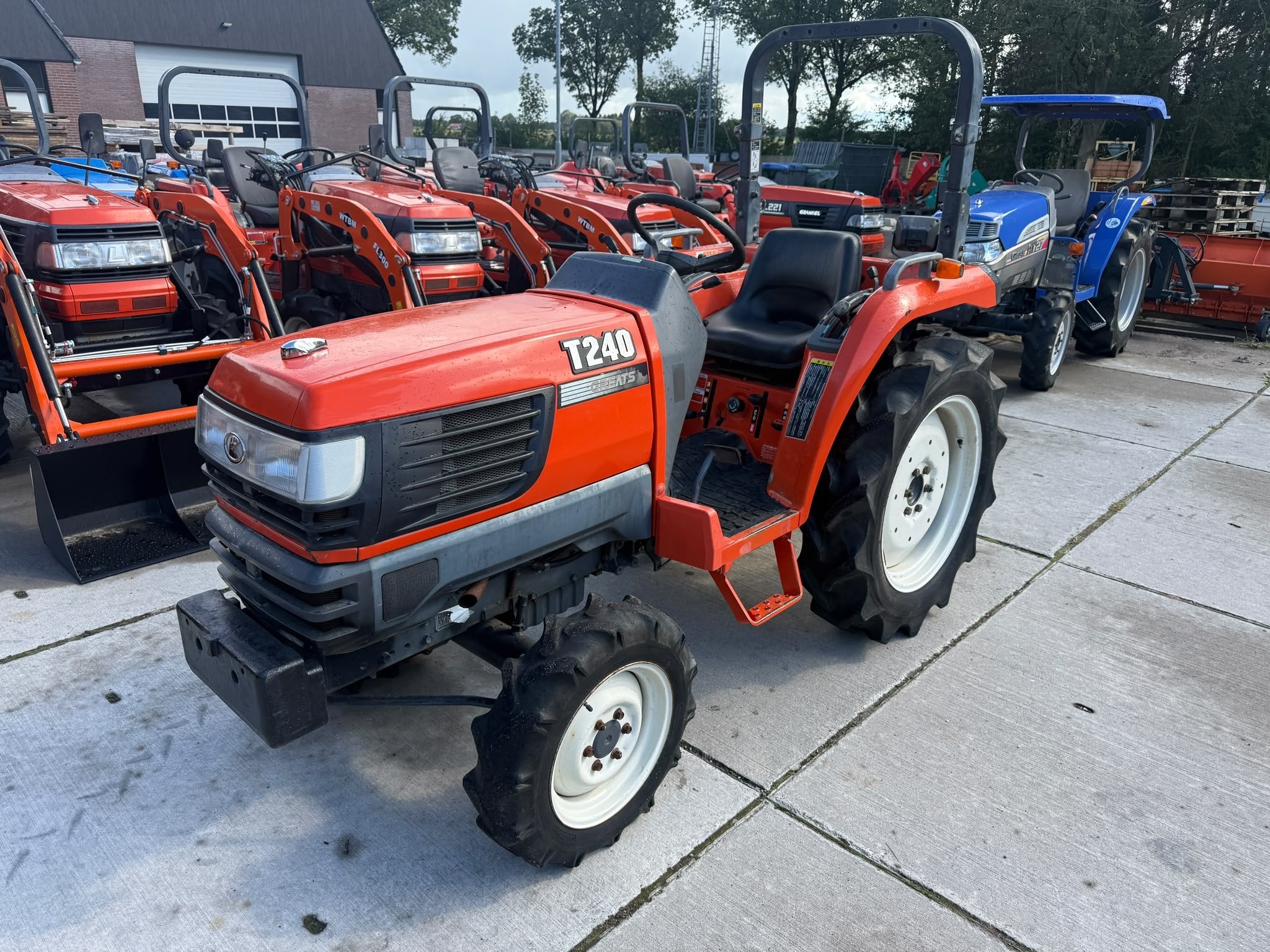 Kubota T240, Overige typen
