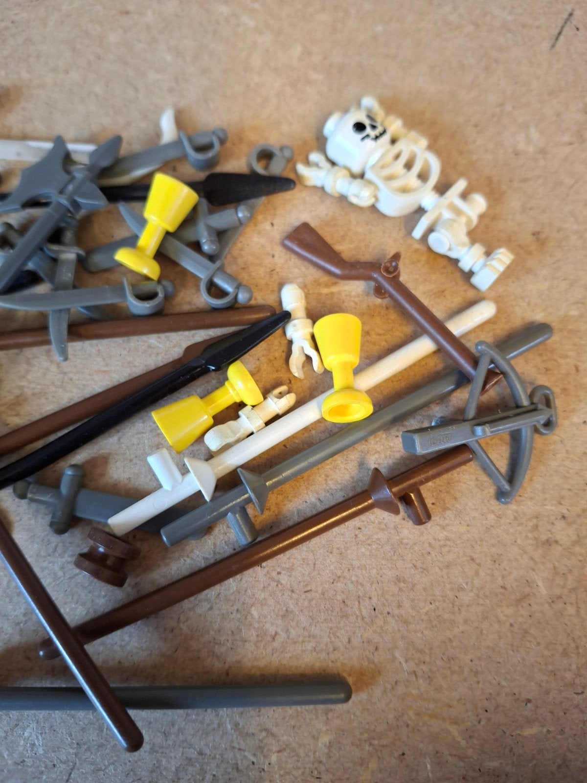 Lego partij ridder wapens. Jaren 80 / 90 Castle, Kinderen en Baby's, Speelgoed | Duplo en Lego, Lego, 33 Bath Road, Slough, UK